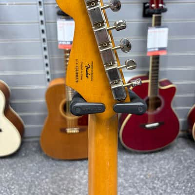 Squier Classic Vibe '60s Stratocaster with Laurel Fretboard 2019 - Present - 3-Color Sunburst image 6