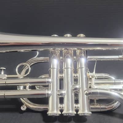 Getzen Capri Series Cornet Shepherd's Crook ,2 Mouthpieces & Hardcase . 1992 - Silver plated image 2
