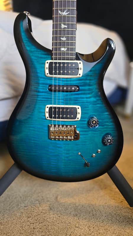 PRS Modern Eagle V 2024 - Carroll Blue Wrap Smokeburst image 1