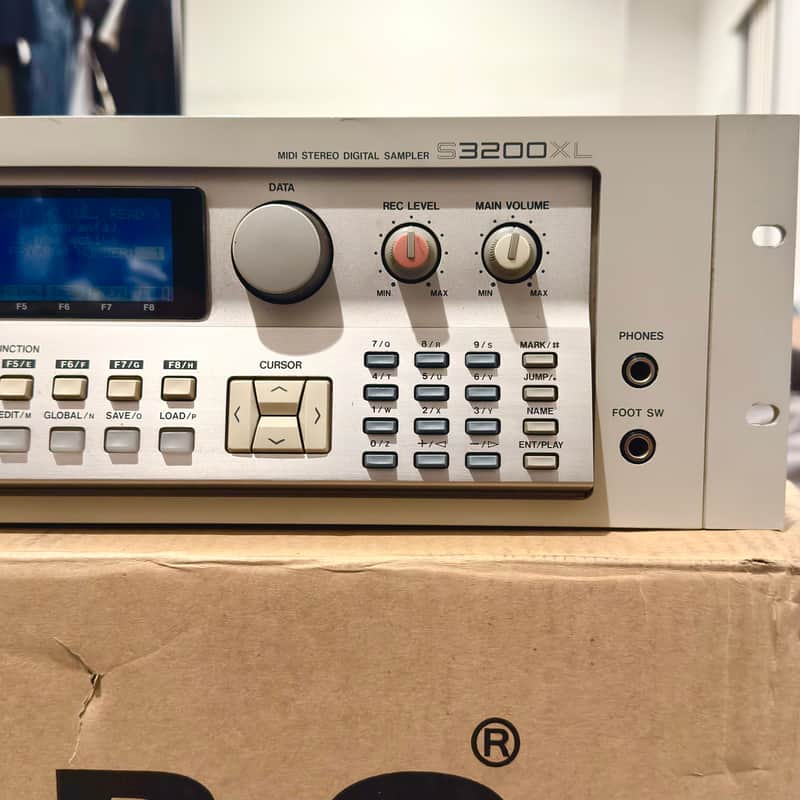 Akai Professional S3200XL Rackmount MIDI Stereo Digital Sampler