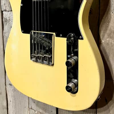 Excellent 1976 Fender Telecaster, White  Black Pick Guard Maple Fretboard  OHSC,  Sweet Vintage Tele ! image 5