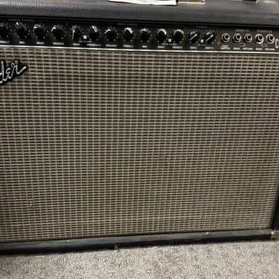 Fender Ultimate Chorus 2x12” Stereo Combo Amp – 2x65W Solid State Powerhouse! image 4