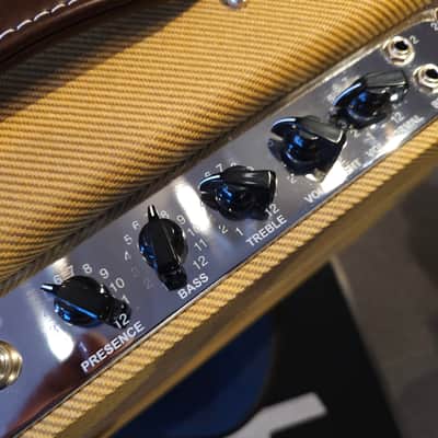 Used Victoria 35210 T Tweed Classic 2x10 Electric Guitar Amplifier image 6