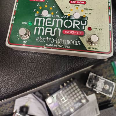 Electro-Harmonix Deluxe Memory Man 550-TT Tap Tempo 550Ms Analog Delay 2012 - Present - Green image 2