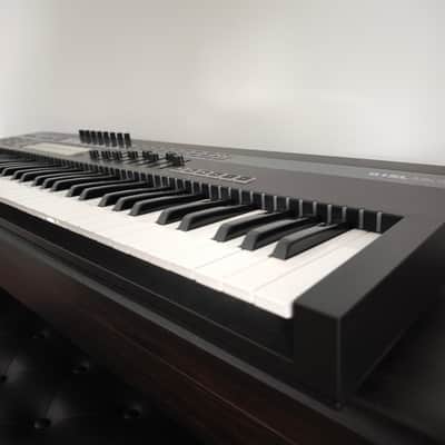 Novation ReMOTE 61 SL MKIII MIDI Controller 2018 - Present - Black image 6