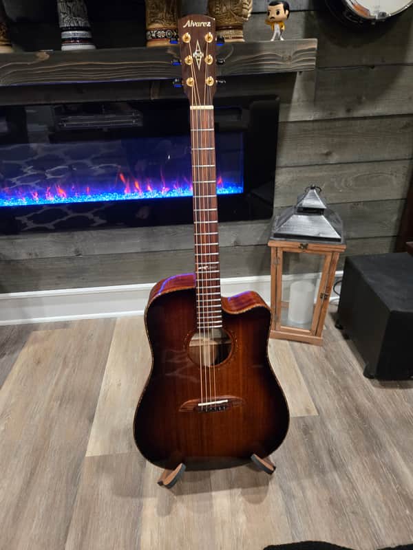 Solid wood! Alvarez Masterworks Cutaway Dreadnought with Electronics 2010s - Shadowburst image 1