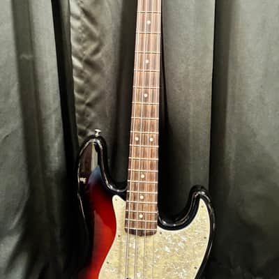 Fender American Professional Jazz Bass with Rosewood Fretboard 2017 - 2019 - 3-Color Sunburst image 3