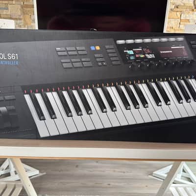 Native Instruments Komplete Kontrol S61 Mk2 - Black image 1