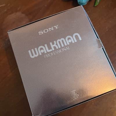 Sony WM-D6C Professional Walkman Portable Stereo Cassette Recorder - Perfect - With OVP, case, strap, microphone, headphones image 11