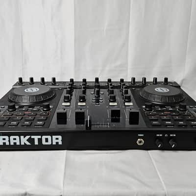 Native Instruments Traktor Kontrol S4 2010s - Black image 3