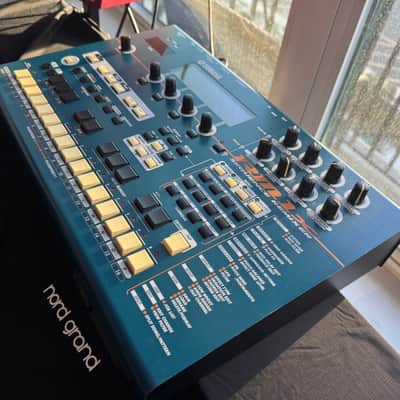 Yamaha RM1x Sequence Remixer 2000s - Blue