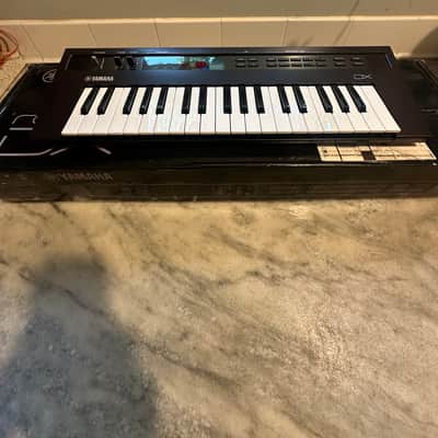 Yamaha Reface DX FM Synthesizer Keyboard – Excellent Condition – Includes Power Supply & Original Box & Papers image 3