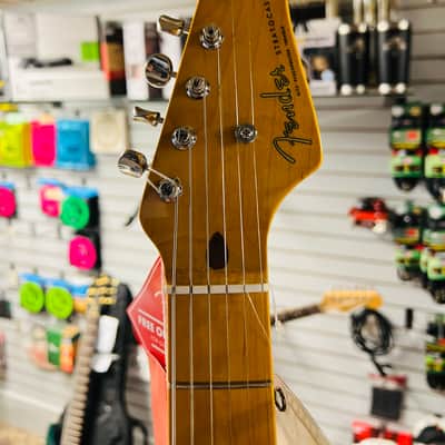 Fender 70th Anniversary American Vintage II '54 Stratocaster 2024 - Present - 2-Color Sunburst image 4