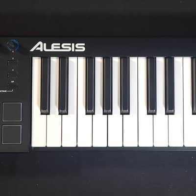Alesis V25 MKII 25-Key USB MIDI Controller with Beat Pads 2022 - Present - Black