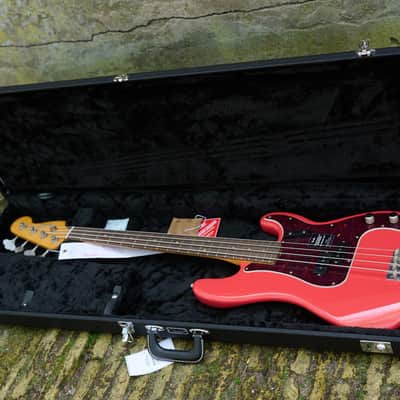 Fender Limited Edition Vintera II Road Worn '60s Precision Bass - Fiesta Red image 11