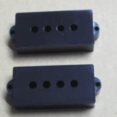new + packaging (covers have some manufacturing imperfections) Allparts PC 0951-023 Black Pickup Cover Set (two individua covers) for Precision Bass / for P Bass - black, plastic, PC-0951-023 (never used, packaging opened to examine condition of covers) image 8