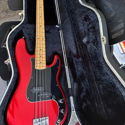 Fender American Series Precision Bass with Maple Fretboard 2002 - 2006 Chrome Red image 10
