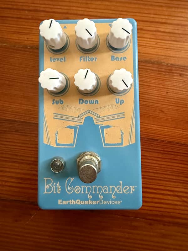 EarthQuaker Devices Bit Commander Analog Octave Synth V2