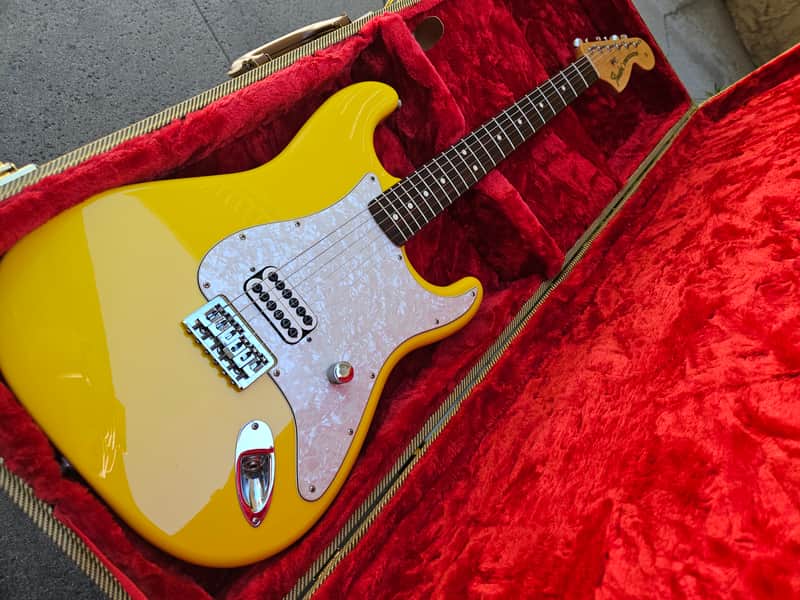 Fender Tom DeLonge Signature Stratocaster Graffiti Yellow image 1