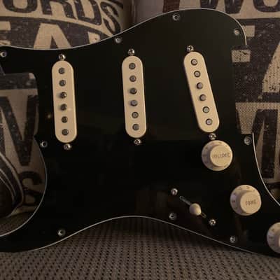 Stratocaster VINTAGE Hand wound single coil pickups in loaded 5-way pickguard image 4