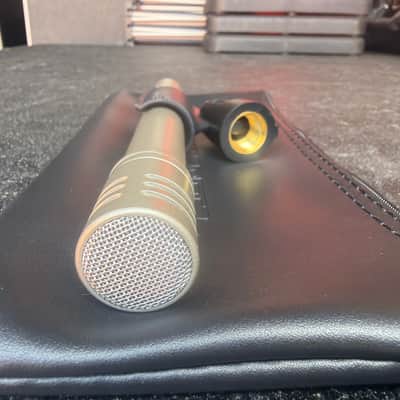 Shure SM81 Small Diaphragm Cardioid Condenser Microphone 1984 - Present - Silver image 3
