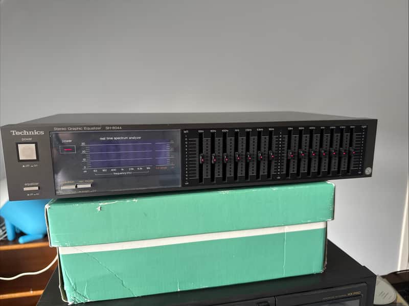 Technics Graphic Equalizer SH-8044 1985 - Black image 1