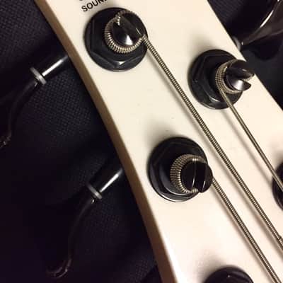 Ibanez SDGR SoundGear 5 String Bass White image 5