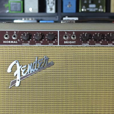 Fender '63 Vibroverb Reissue 40-Watt 2x10" Guitar Combo 1990 - 1995 - Brown Tolex image 3