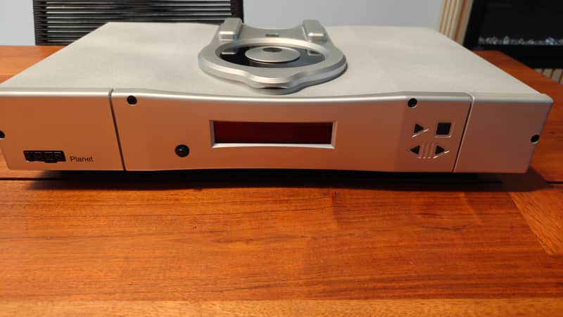 Rega Planet cd player with remote in very good condition