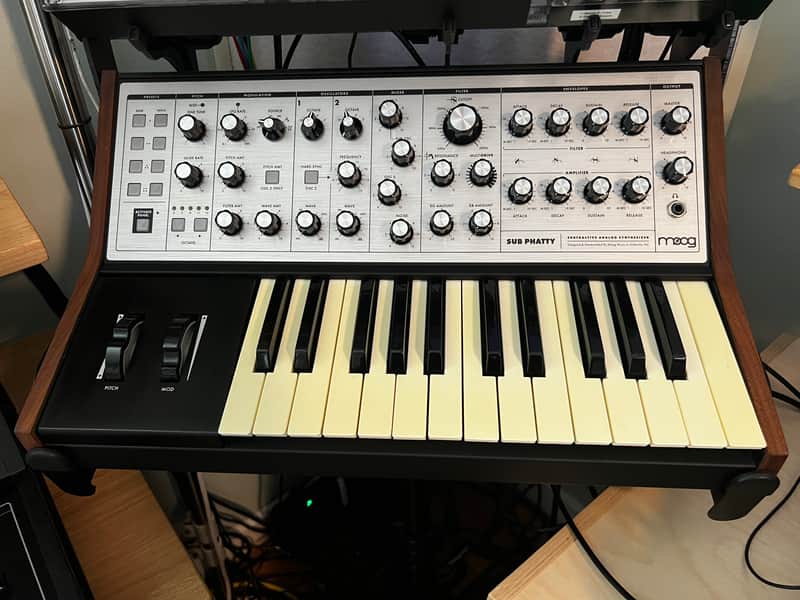 Moog Sub Phatty with Sub Piggy, extras
