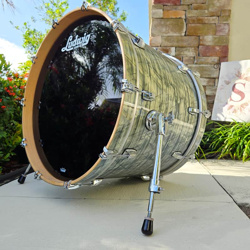 Ludwig 22" Class Oak Keystone bass drum  2010s - Blue pearl