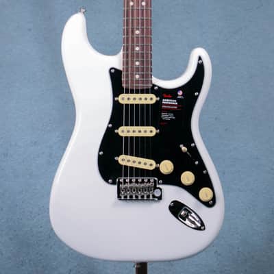 Fender American Performer Stratocaster Rosewood Fingerboard B-Stock - Arctic White - US240000060B - Clearance image 1