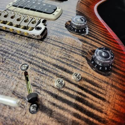 PRS Modern Eagle V 2023 - Charcoal Cherry Burst image 4