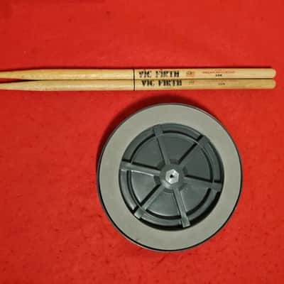 REMO Drum Practice Pad W/Vic Firth Drum Sticks Set - VGC - Save $ image 4