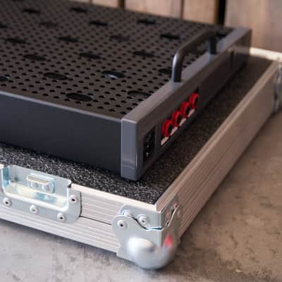 Everlasting Cases - Temple Audio TRIO 21 Pedalboard Flight Case with Wheels image 4