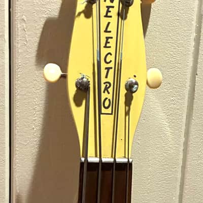 Danelectro Longhorn Bass MIK Late 90s - Yellow with brown sides image 3