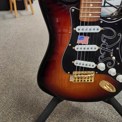 Mint Used 2023 Fender Stevie Ray Vaughan Stratocaster with Pau Ferro Fretboard - 3-Color Sunburst w/ Tweed Case image 4