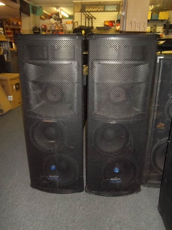Mackie SA-1232 Tri-Amplified Active Sound Reinforced Dual 12" Speakers Black image 1