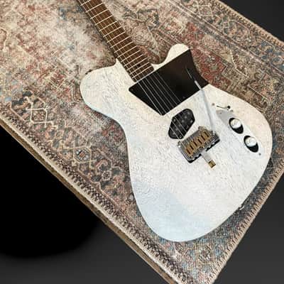 Tao Guitars T-Bucket. 2021 - Korina w/ 25.5" scale lentgh and hiddenn neck Pickup.) NEW, Authorized Dealer) image 8