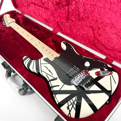 Immagine 2021 EVH Striped Series – Black & White - 1