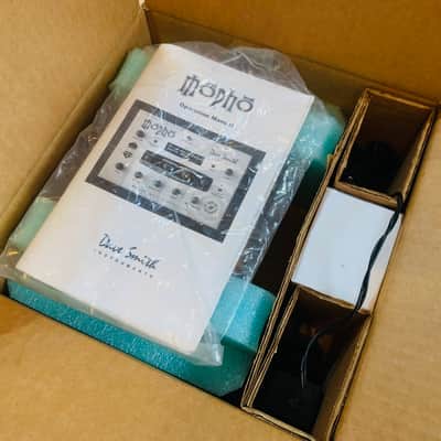 Dave Smith Instruments Mopho Desktop Monophonic Synthesizer 2008 - 2016 - Yellow