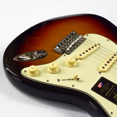 Fender American Vintage II '61 Stratocaster - 3-Color Sunburst image 6