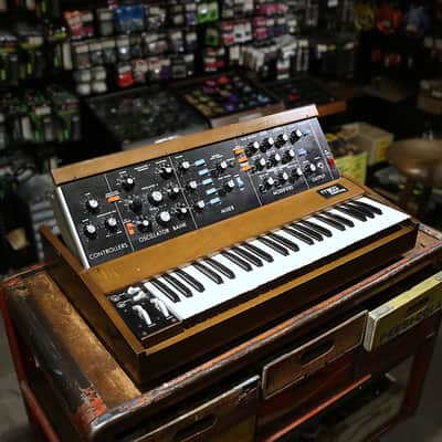 Moog Minimoog Model D 44-Key Monophonic Synthesizer 1971 - 1982 - Black / Wood