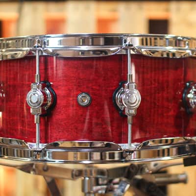 DW Performance Cherry Stain Snare Drum - 5.5x14 image 2