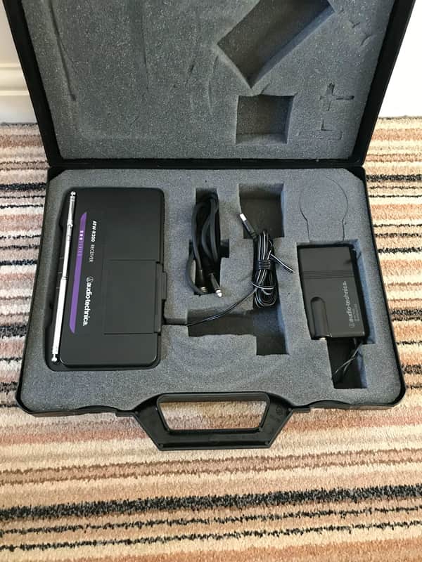 Audio Technica ATW-R200 guitar wireless system image 1