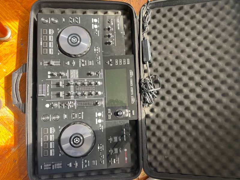Pioneer DJ XDJ-RR Digital All-In-One DJ System with Gator Case image 1