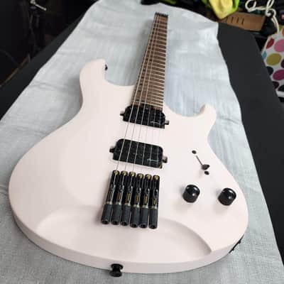 Harley Benton Dullahan-FT 24 Roasted SP Shell Pink Headless Roasted Flame Maple Stainless Frets image 2