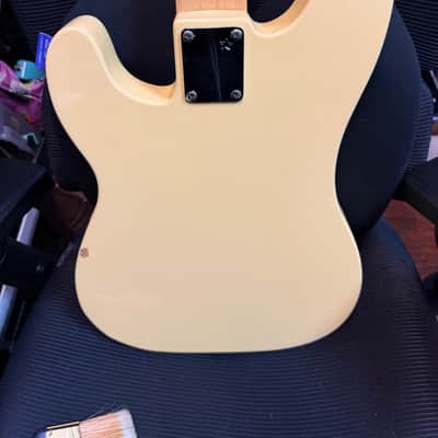 Fender Mike Dirnt Artist Series Signature Precision Bass 2004 - 2014 - Vintage White image 7