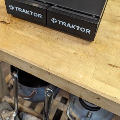 Native Instruments Traktor Z1 & X1 with Kontrol Stands image 9