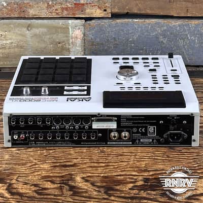 Akai MPC2000XL MIDI Production Center 2000 - 2005 - White - Serviced image 6